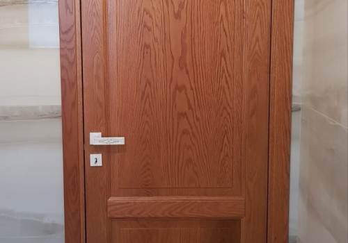 Porta interna in legno rovere lamellare verniciata noce